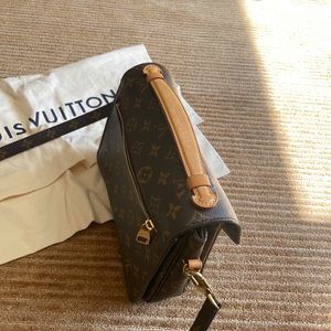 Louis Vuitton Pochette Métis bag.
